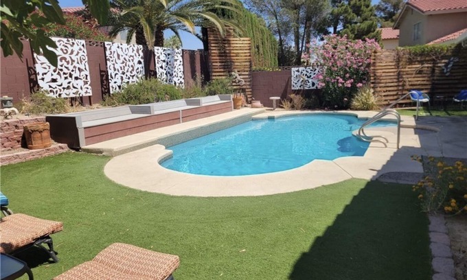 Paradise House | 4 miles to Strip/Big house with pool