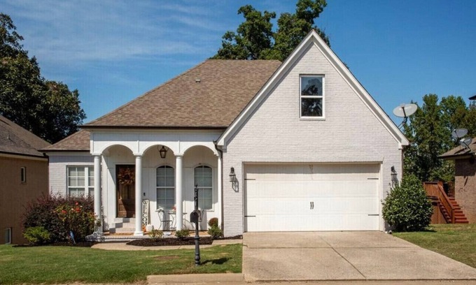 Country Club House | 4 or 5 bedroom 2.5 or 3.5 home in Grand Oaks