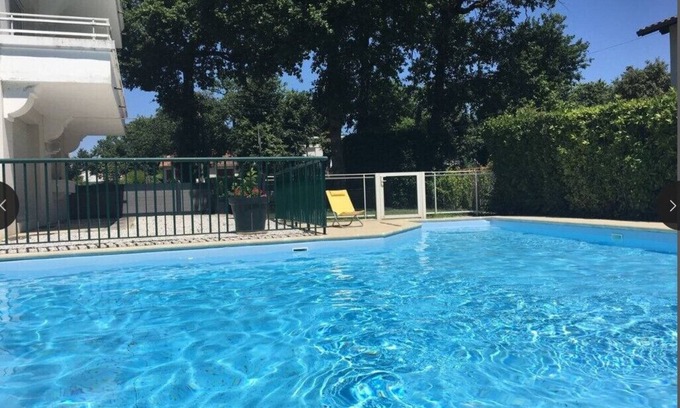 Pontaillac Apartment | 4-person apartment in residence with pool near beach