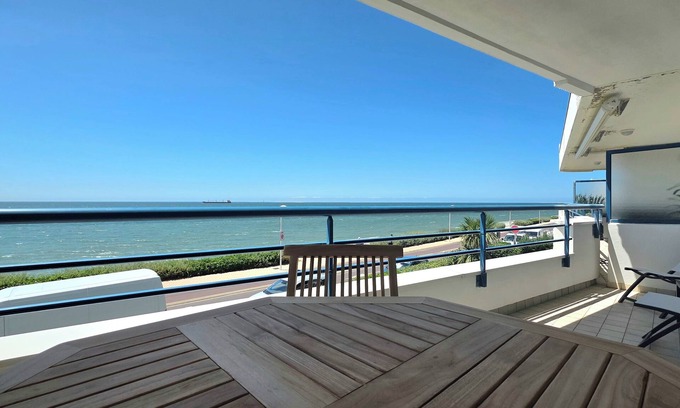 Pontaillac Apartment | 4 person apartment, sea view, elevator & parking