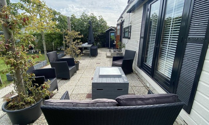 Baarland House | 4 Person Holiday chalet in Baarland