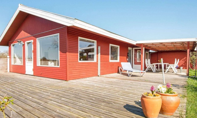 Skødshoved Strand House | 4 person holiday home in Knebel-By Traum