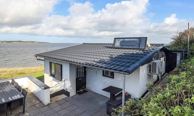 Hvalpsund House | 4 person holiday home in Farsø-By Traum