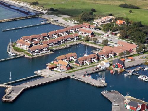 Borre Apartment | 4 person holiday home on a holiday park in Borre