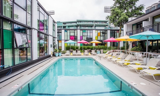 West Fens House | 4 Pool View Units Near The Paul Revere House! Valet Parking, Pets Allowed, Pool!