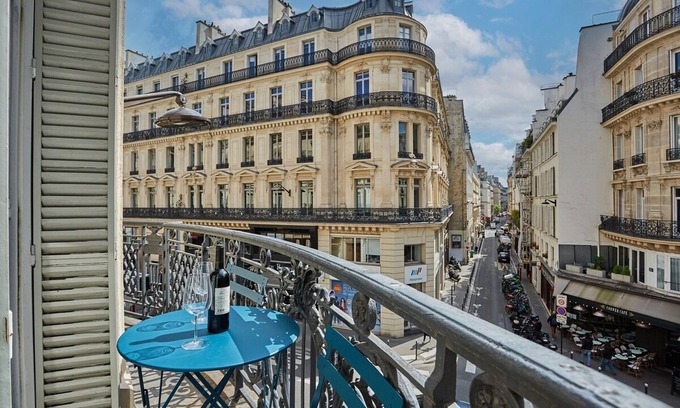 Chaussee-d'Antin Apartment | 4 Rooms Apartment Opera Vendome