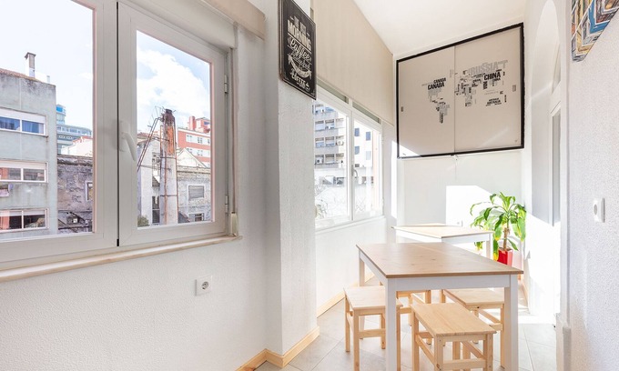 Sao Jorge de Arroios Apartment | 4 rooms apartment with air conditioning, stove top, kettle and washing machine.