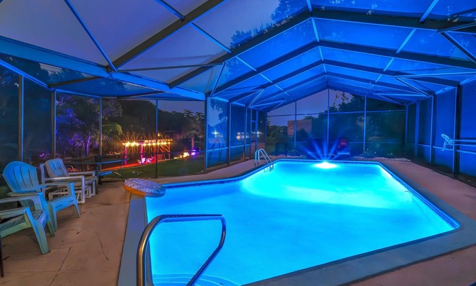 Edgewood House | 4 Rooms, Lake, Pool, Hot Tub, Bocce Ball, Putting Green, Fire Pit, Cold Plunge