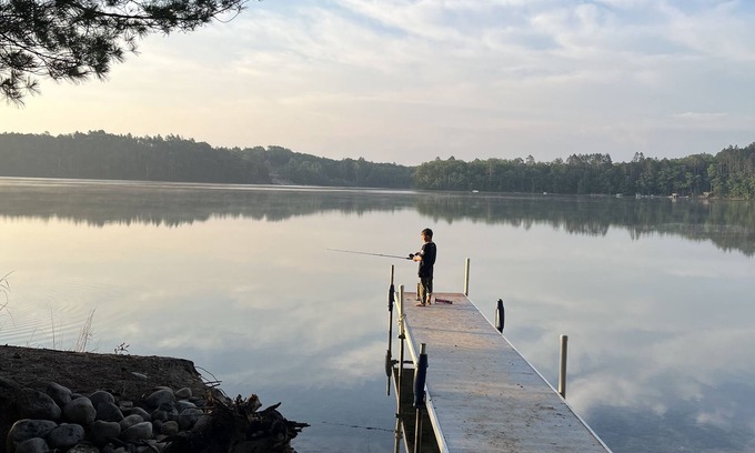 Hillman House | 4 Seasons, Charming Lakefront Cottage on Ess Lake sleeps 10