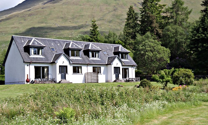 Crianlarich Cottage | 4 star, 4 bedroom, 3 bathroom Scottish cottage with sensational loch and mountain views