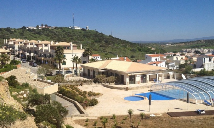 Burgau Apartment | 4-STAR LUXURY 2 BED/2 BATH APARTMENT, POOLS, WIFI, AIR-CON, 5 MINS WALK TO BEACH