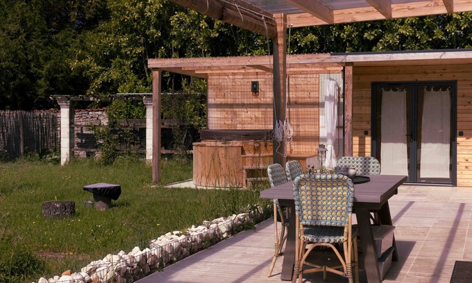 Salles-de-Villefagnan Cottage | 4-star swimming pool and spa gîte in Charente