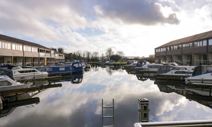 Tewitfield Cottage | 4 TEAL HOUSE, pet friendly, country holiday cottage in Tewitfield