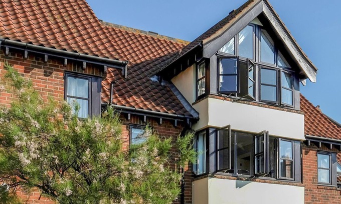 Sheringham Cottage | 4 VICTORIA COURT, pet friendly, country holiday cottage in Sheringham