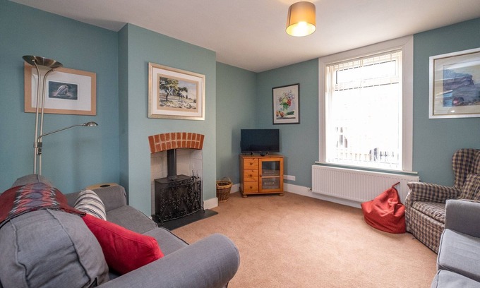 Leiston Cottage | 40 Buller Road - sleeps 5 guests in 3 bedrooms