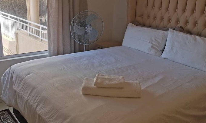 Illovo Beach Apartment | 40 La Mer, in front of Illovo beach
