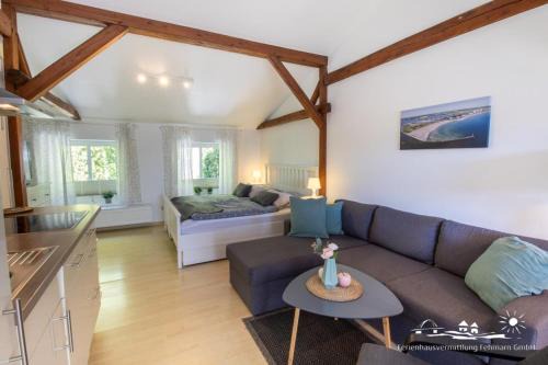 Burg auf Fehmarn House | 40 Weiße Villa am Schwanenteich OG links