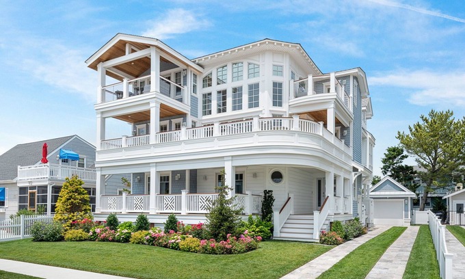 Avalon House | 4000 sq ft home with an elevator!