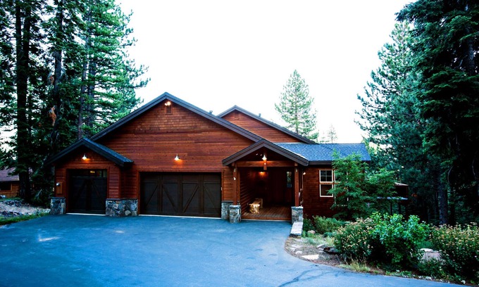 Truckee Cabin | 4000 sqft Luxury Home sleeps 10