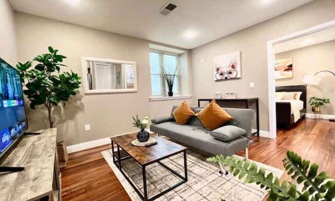 Center City Apartment | 405 Spacious and superior 1BDR APT in center city