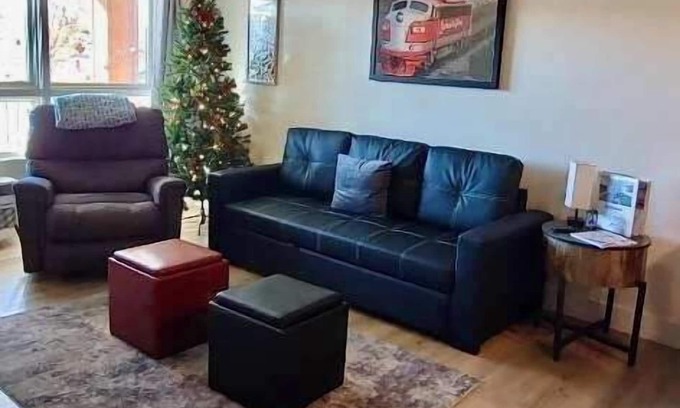 Downtown Branson Condo | 408 - Cozy, quiet walk to convention and landing