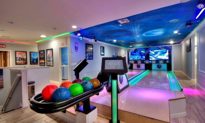 Loughman House | 42 Bedrooms Bowling Villas Triple COMBO, Sleeps 116 people