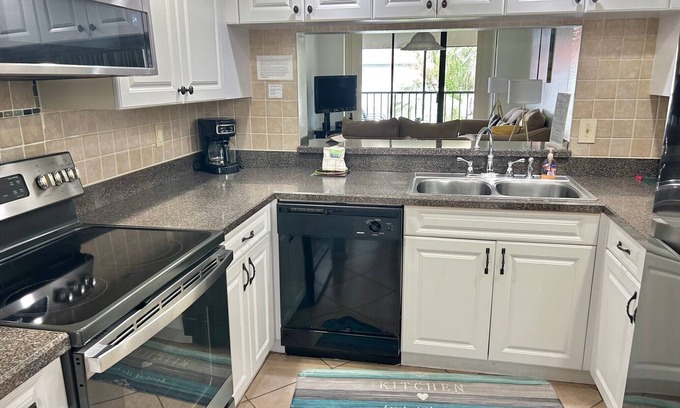 South Bradenton Condo | 4258 - Beautiful 2-bed/2 bath condo close to IMG and the beaches in Bradenton