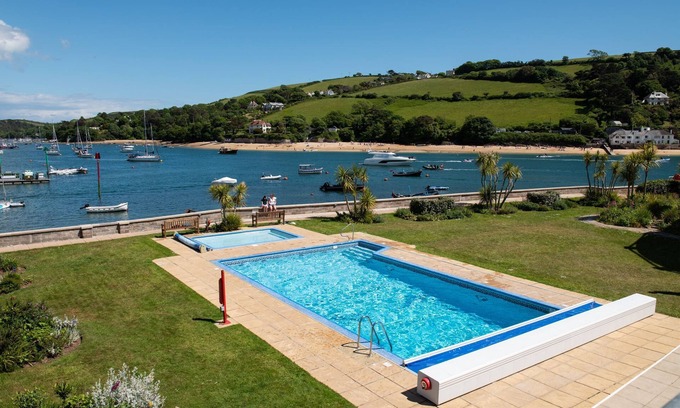 Salcombe Apartment | 46 The Salcombe - a waterfront apartment in the heart of Salcombe
