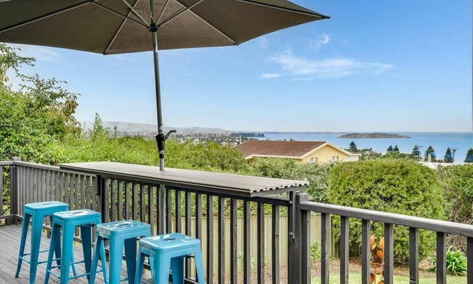 Encounter Bay House | 48 Rumbelow St - Sea Views, Near Beach