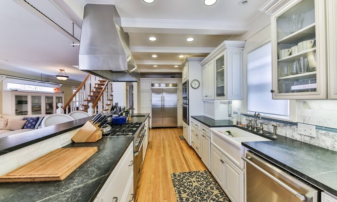 The Strand House | 4BD/4BA. Ocean views & garage parking. Beach & Bike path. Walk to Restaurants.