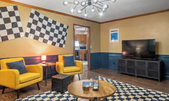Charlotte House | 4bd Contemporary: BBQ - Game Room, Close to NASCAR, 15 mins to Downtown
