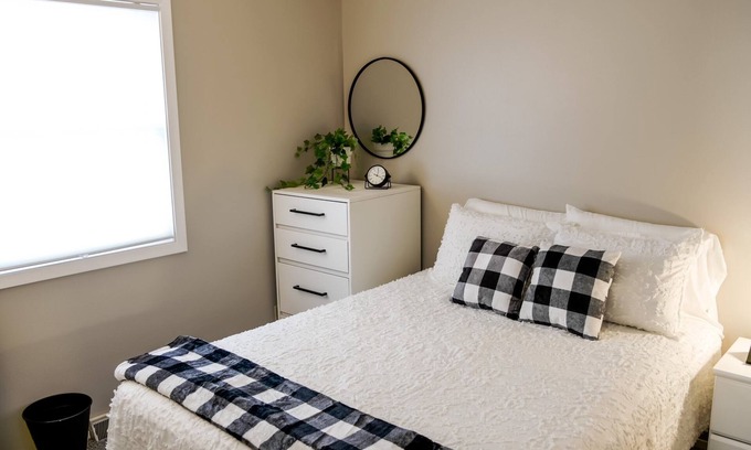 Rapid City House | 4bd2ba Family&Pet Friendly Easy access to Hills & Amenities Central Location