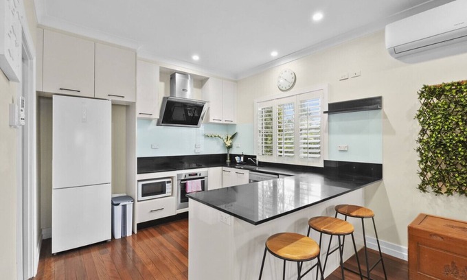 Holland Park West House | 4BDR 2BTH Home Holland Park