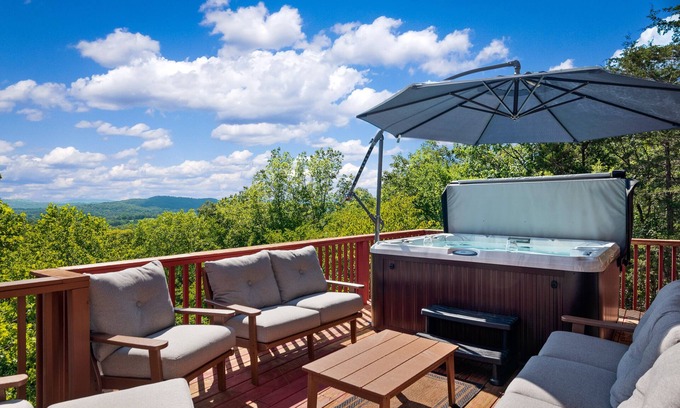 Holiday Island House | 4Bdr Secluded! Hot Tub, Pool Table, & Spectacular Views.