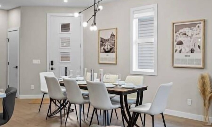 Montgomery House | 4BR | 3.5 Bath | Game Rm | Near Hospital | Garage