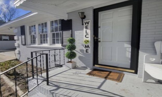 Columbia House | 4BR Home w/Movie Room & Game Room l Vintage Vibe