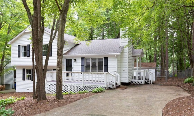 North Raleigh House | 4BR Kid Friendly Fenced in Yard Playset