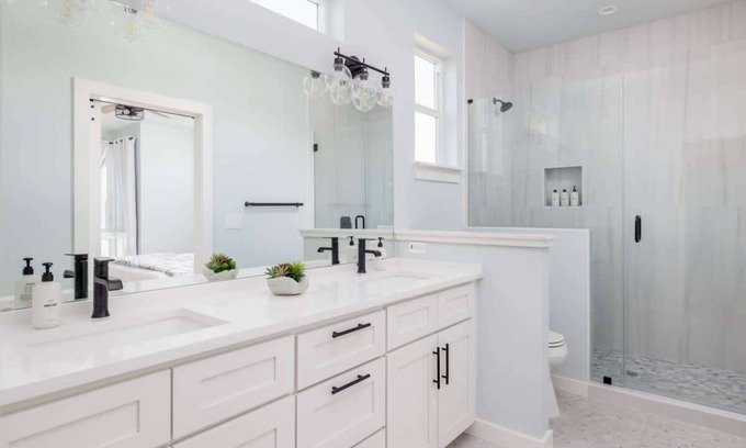 Govalle House | 4BR, King Beds, Free Parking, East Side - Eastview