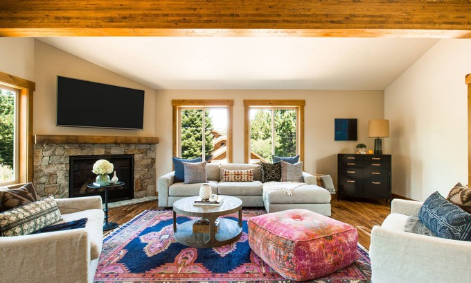 Truckee House | 4BR Luxury lodge : hot tub, slopes & trails!
