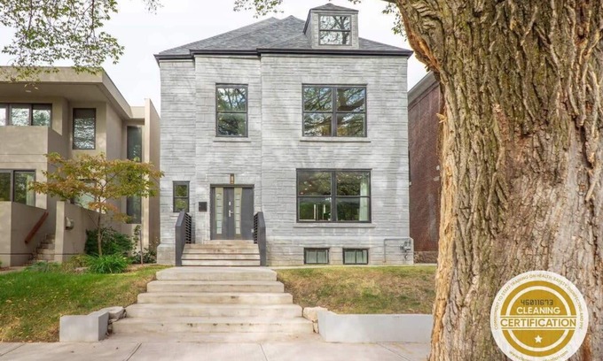 Central West End House | 4BR Modern CWE Luxury + Garage/ABODEbucks