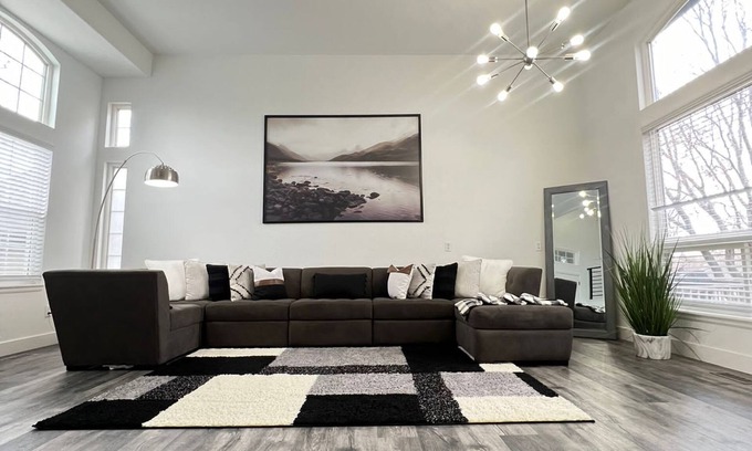 Lone Tree House | 4BR + office updated home, great location in Lone Tree! Dogs OK