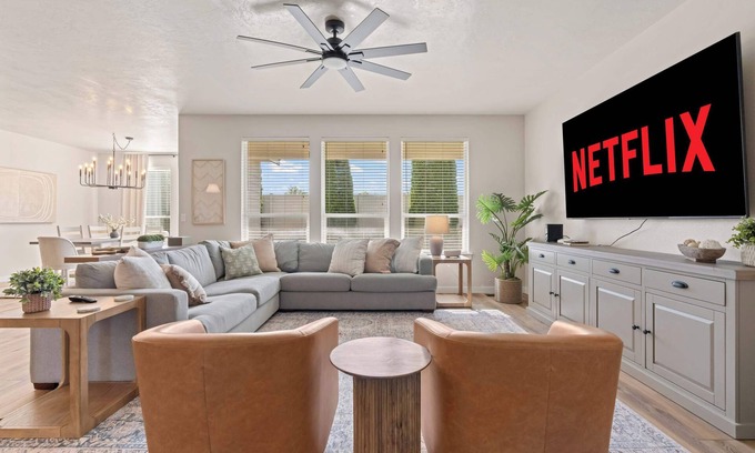 Nampa House | 4BR Retreat With Hot Tub, Greenbelt Pond Sleeps 12
