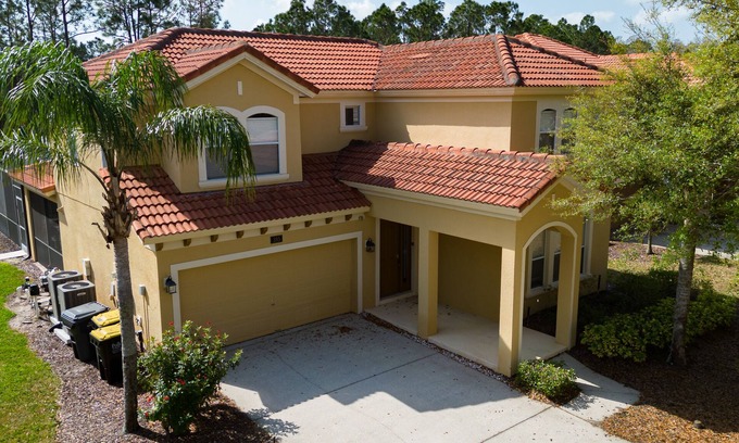 Watersong Villa | 4BR spacious, luxury villa. Nr Disney, private spa&pool, Games Room