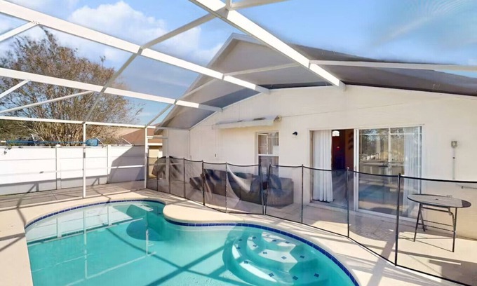 Florida Pines House | 4BR Sunny Paradise near Disney World