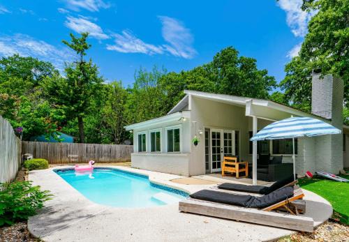 Bedford House | 4brping Pong2500 Sq Ft