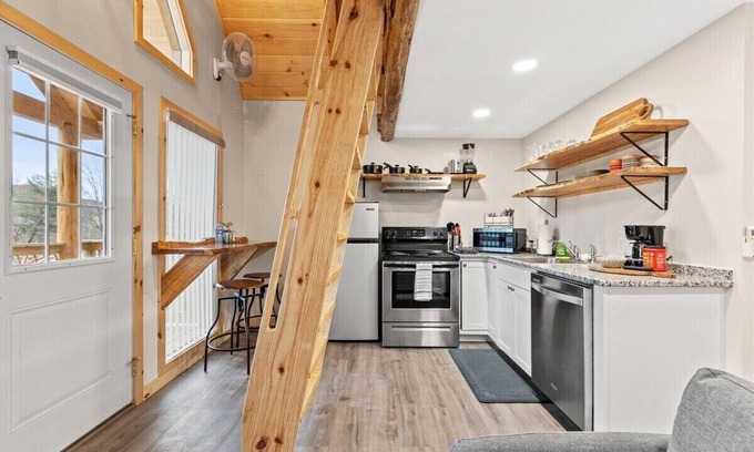 Stanton Apartment | 4Guys Cabin on the Hill/3mi To Natural Bridge