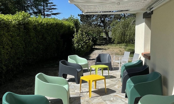 Varaville House | 4mn-sea-Cabourg 16p. gîte with swimming pool, fireplace, ping pong table, swing