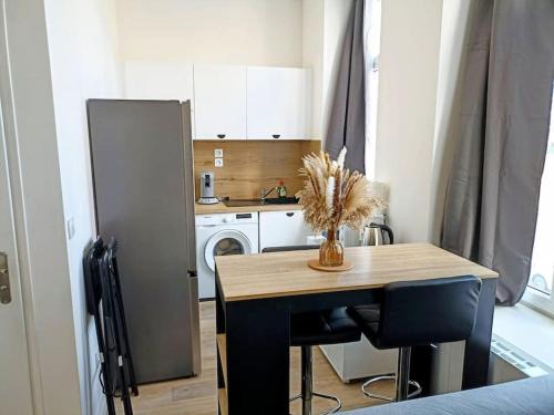 Roubaix Apartment | 4pers Wifi Netflix Prox Lille-métro-tram