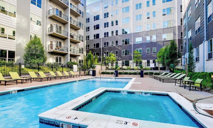 Downtown Louisville Apartment | 4th Street Suites - Luxury King Bed Suite