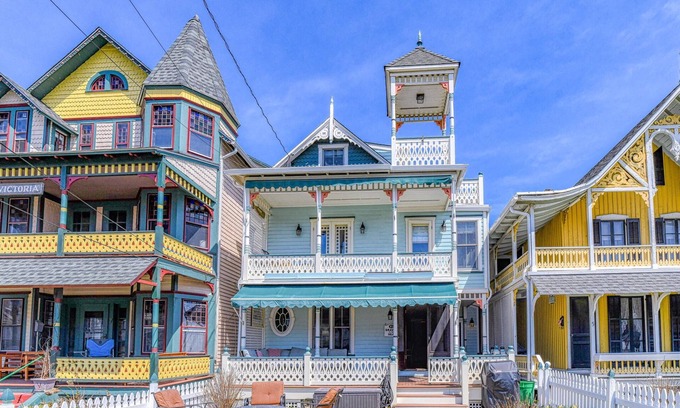 Ocean Grove House | 5 1/2 EMBURY - BEACH BLOCK BEAUTY with 3 Oceanview Porches